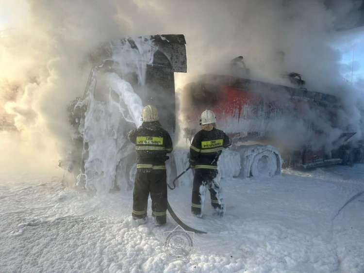 В Павлодарской области загорелся бензовоз