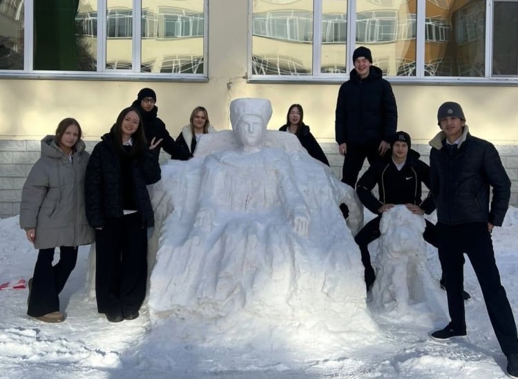 Қардан қашалған кейіпкерлер: Павлодарлық оқушылар ертегі әлемін жандандырды