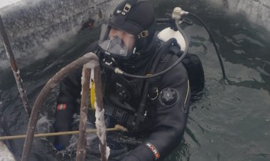 Павлодарские спасатели проходят зимнюю подготовку подо льдом