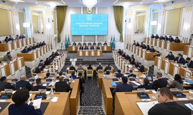 Порядок вступления в силу новой Конституции РК обсудили на Конституционной комиссии