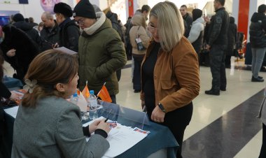 Электриктен психологқа дейін: Павлодарда 500-ден астам бос жұмыс орны ұсынылды