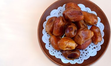 В Павлодарской области раздали воду и финики держащим пост