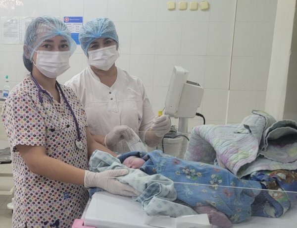 Железиндік неонатолог-дәрігер ата-аналарға көмектесу үшін блогер атанды