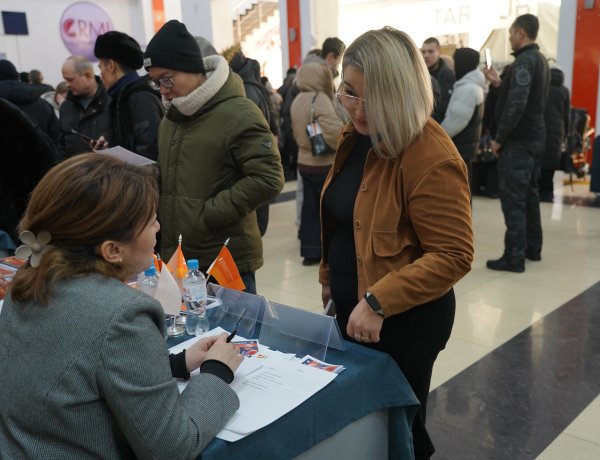 Электриктен психологқа дейін: Павлодарда 500-ден астам бос жұмыс орны ұсынылды