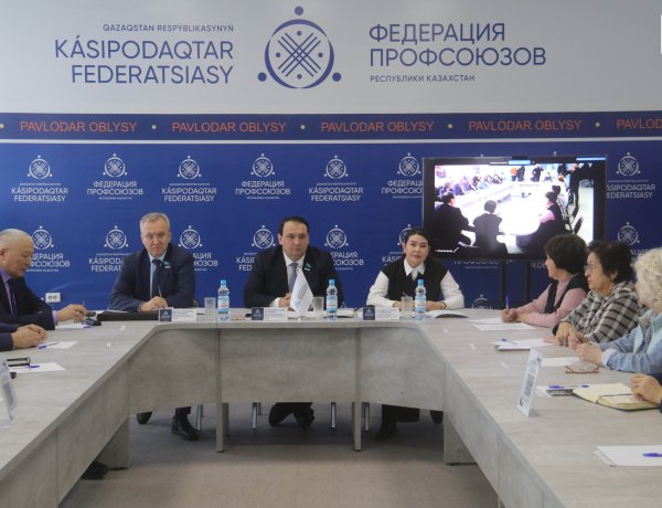 Новая Конституция и защита трудовых прав стали главной темой встречи в Павлодаре