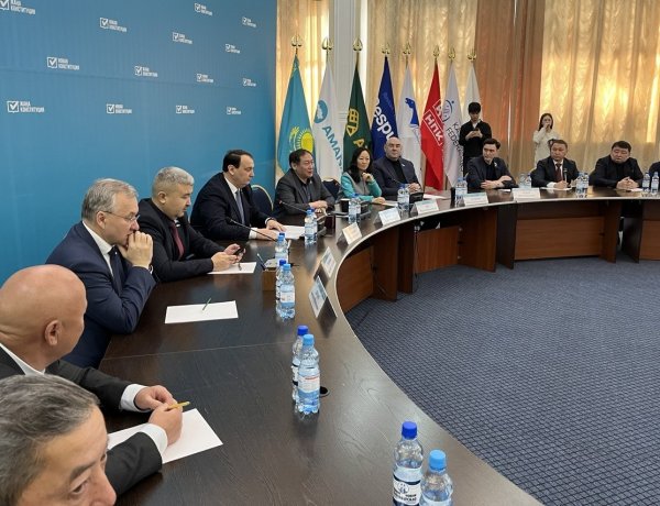 В Павлодаре депутаты Мажилиса выразили свою позицию по языковому вопросу