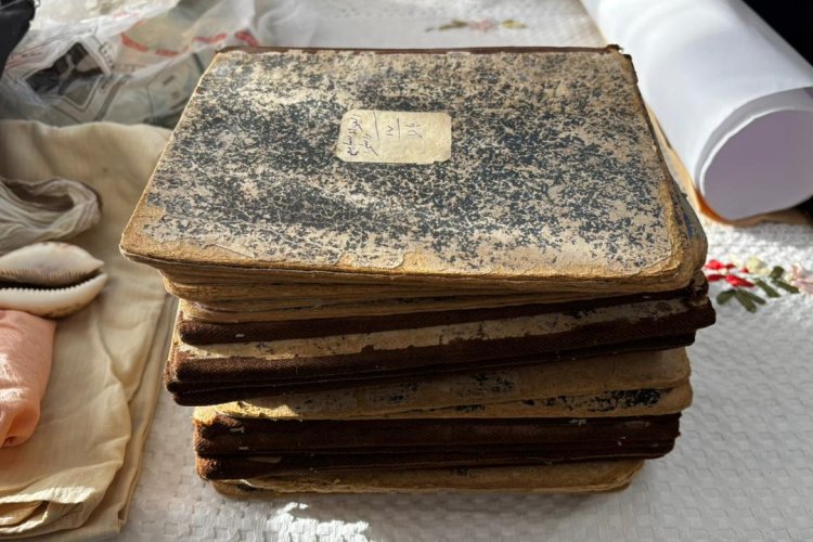 Посох паломника и рукописи стихов –  новые раритеты в Павлодарском музее