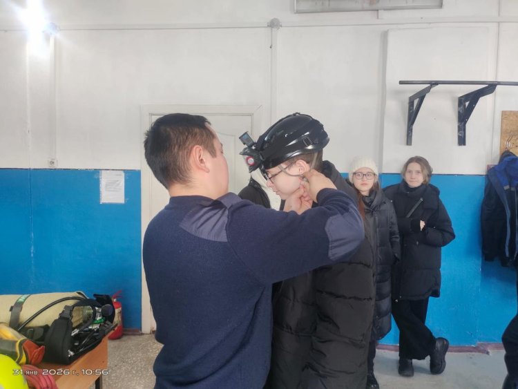 Павлодарским школьникам показали будни спасателей
