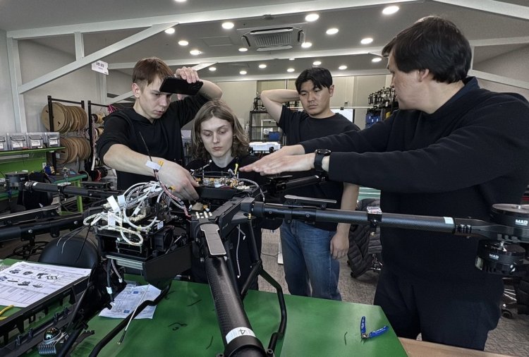 Павлодарлық студенттер Оңтүстік Кореяда ұшақ типтес дрондармен жұмыс істеуді меңгеруде