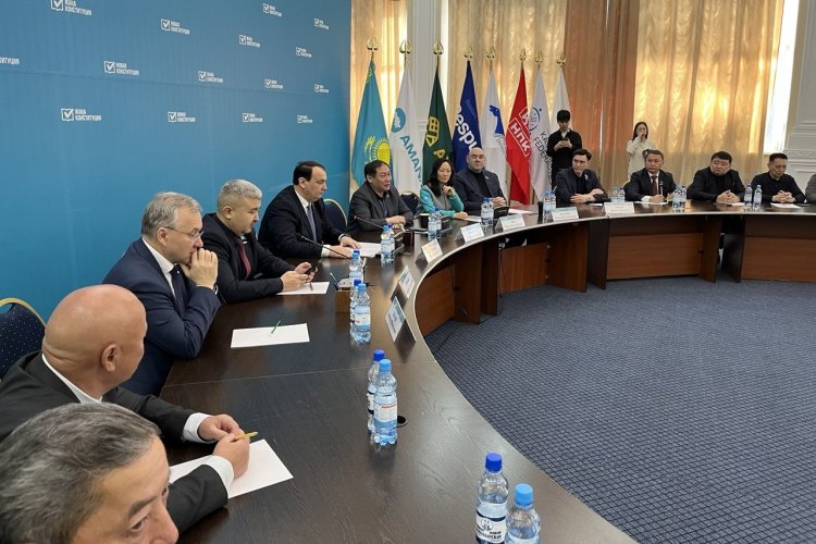 В Павлодаре депутаты Мажилиса выразили свою позицию по языковому вопросу