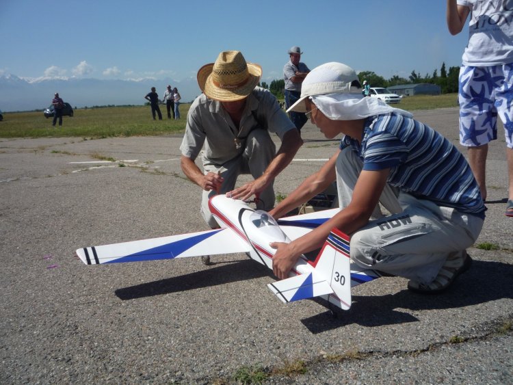 Первым делом – самолёты: как павлодарские школьники учатся моделировать с душой