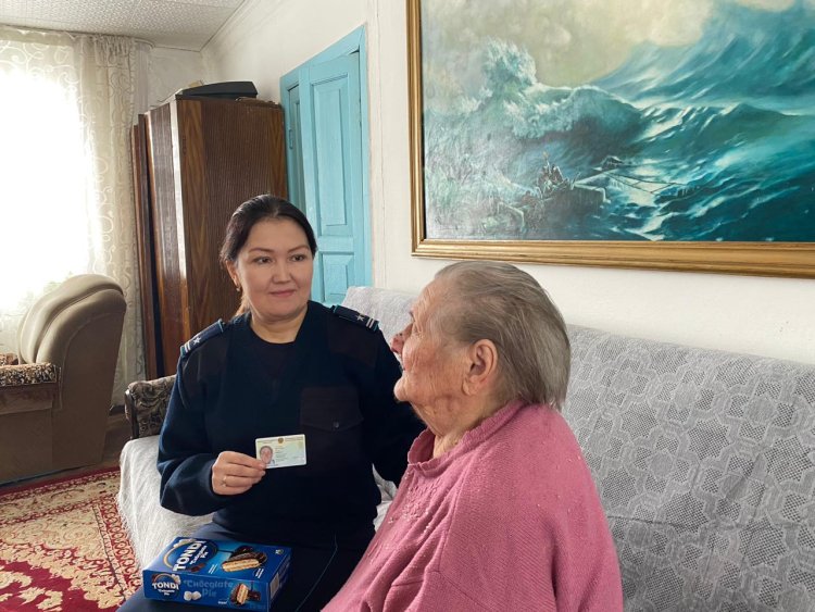 Павлодар облысында ғасыр жасаған кейуана жеке куәлігін алды