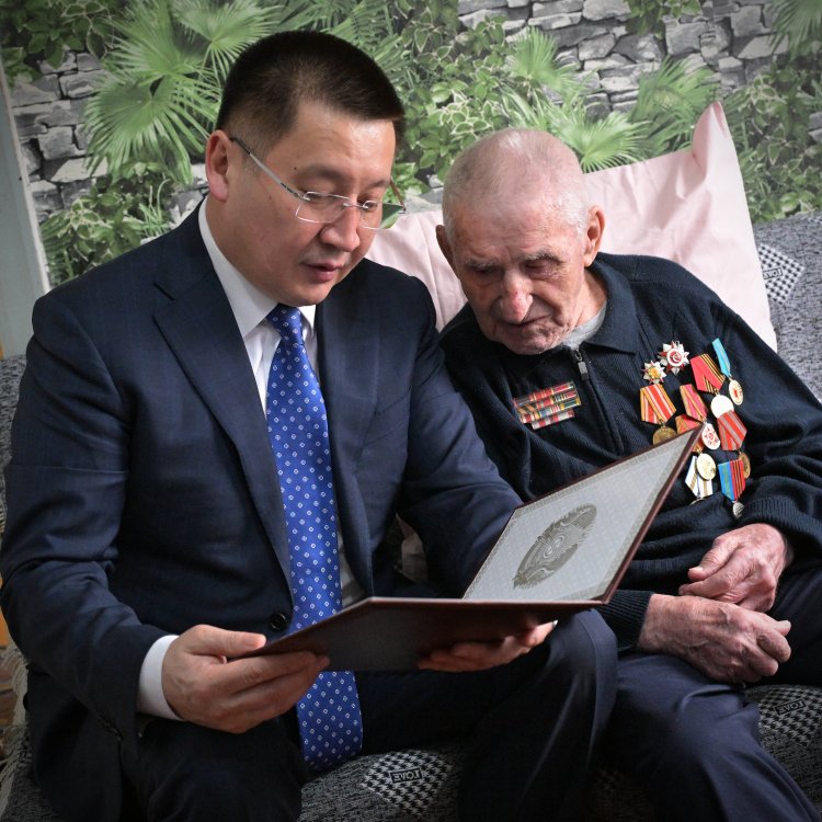 В Павлодаре поздравили ветерана из поколения победителей