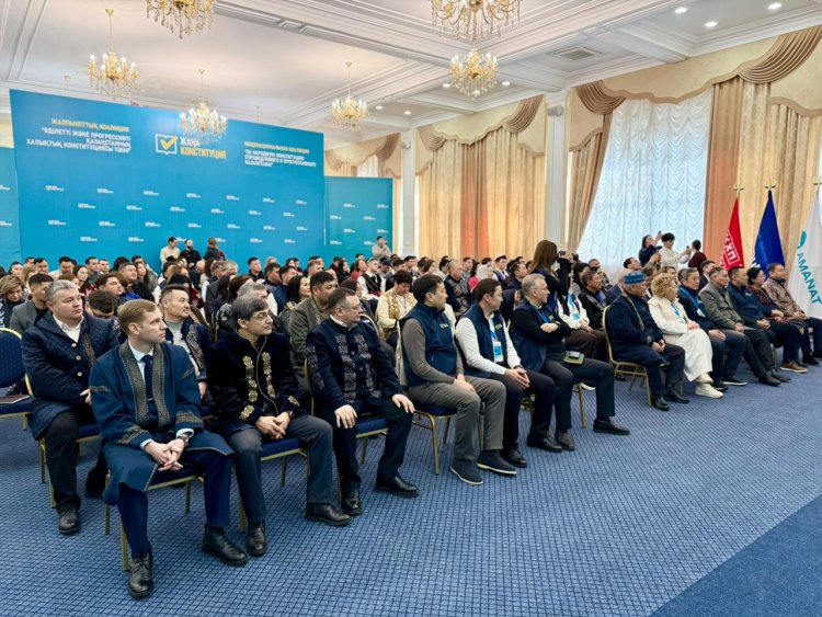 Павлодарда жастар мен қоғам өкілдері жаңа Конституция баптарын талқылады
