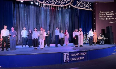 Павлодарлық студенттер «Сөнген шырақ» қойылымын сахналады