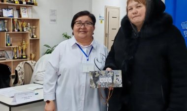 Первым проголосовавшим павлодарцам вручили подарки