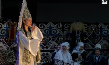 В Павлодаре ко Дню национальной одежды прошёл показ мод