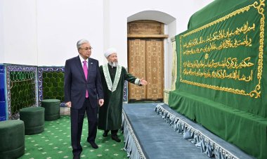 Касым-Жомарт Токаев посетил Мавзолей Ходжи Ахмеда Яссауи