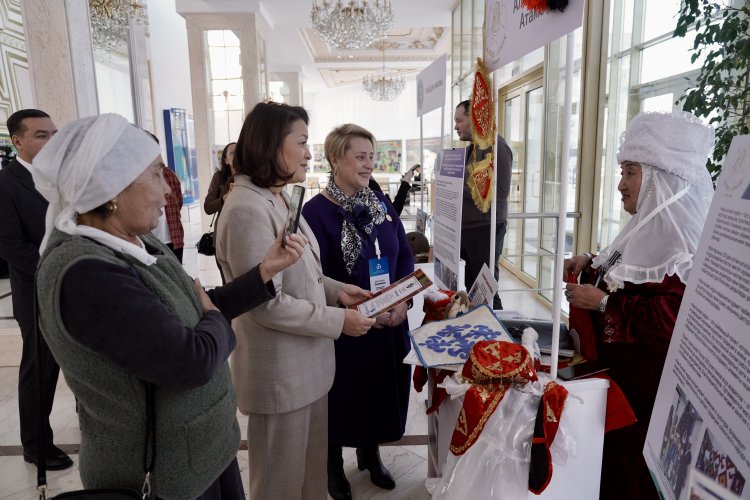 Әжелер қауымы павлодарлықтарға ұлттық қолөнерден тегін шеберлік сағатын өткізеді