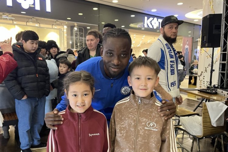 Павлодар облысының бас командасы жанкүйерлерімен кездесті