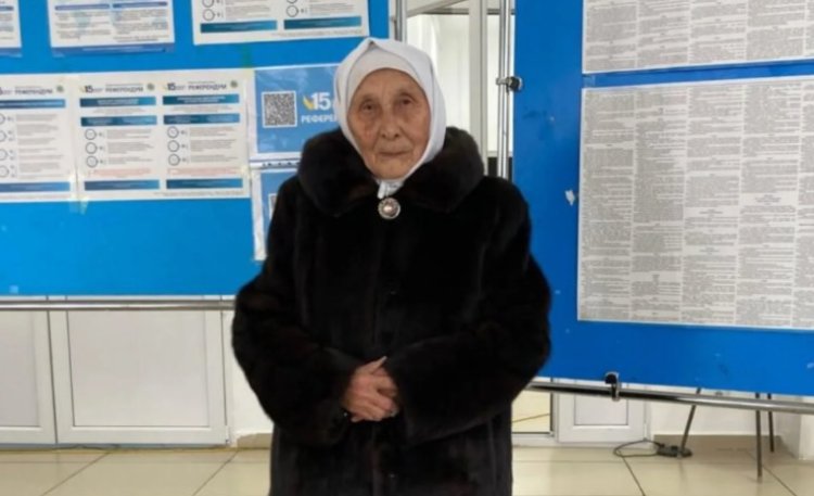 Равнение на старших: в Шарбакты ветераны проголосовали на референдуме