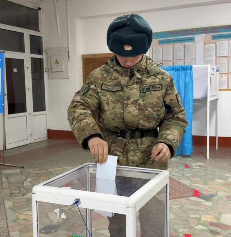 Павлодарда бес жүзден астам сарбаз референдумда дауыс берді