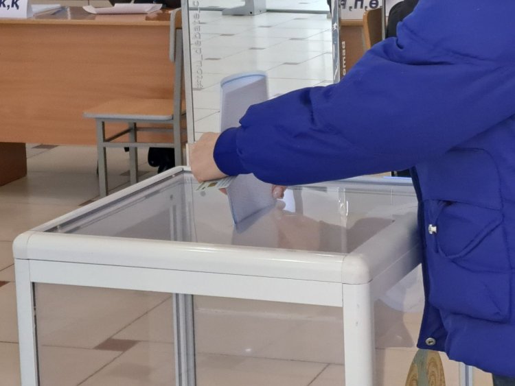 Павлодарда он сегіз жасқа толған сайлаушы алғаш рет дауыс берді