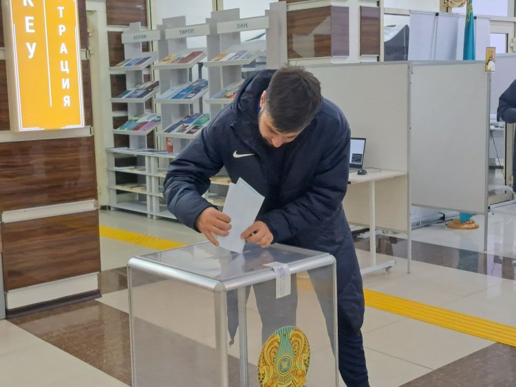 Футбольная команда «Иртыш» воспользовалась своим гражданским правом голоса