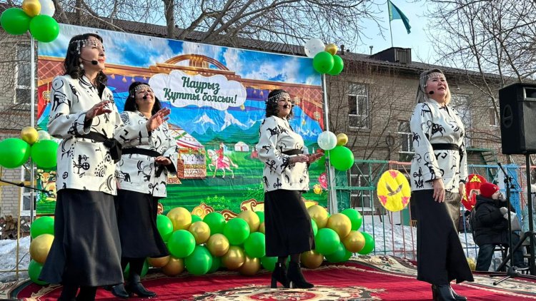 Кенжекөлде бүлдіршіндер Наурызды ұлттық дәстүрмен қарсы алды
