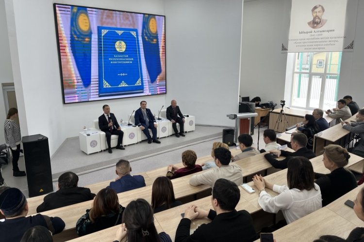 В павлодарском вузе рассказали, как стать счастливым