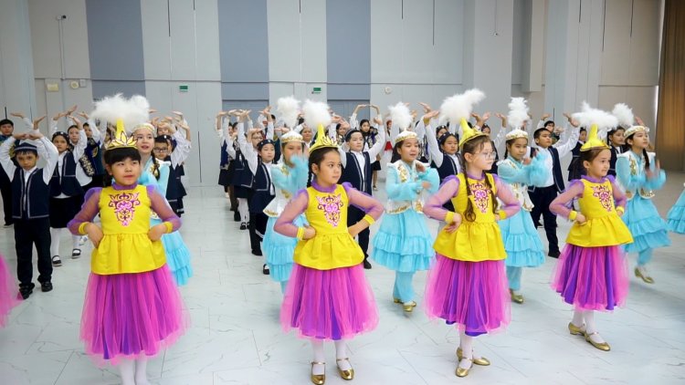 20 тысяч павлодарских школьников станцевали «Қара жорға»