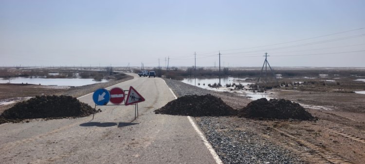 Су тасқыны: Шиқылдақ ауылына кірме жолдың төсемі ашылды