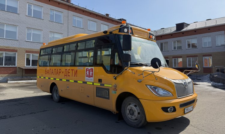 В пригороде Павлодара школьникам подарили автобус