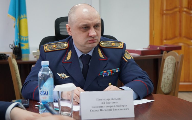 Главный полицейский области встретился с жителями Аксу