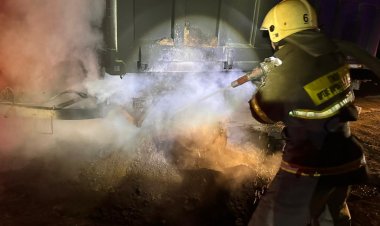 Майқайың–Екібастұз автожолында жүк көлігінің дөңгелегінен өрт шықты