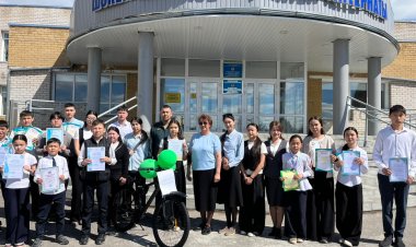 В Павлодарской области школьник выиграл велосипед за сбор макулатуры