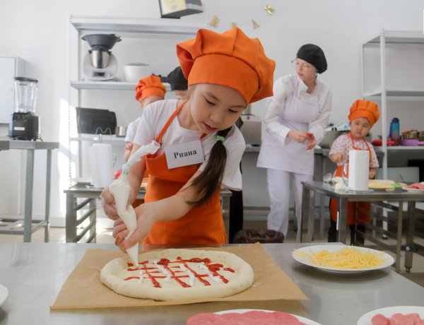 В Павлодаре маленькие поварята соревновались в приготовлении пиццы