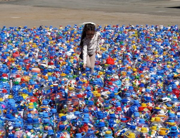 Павлодарские школьники собрали тонны крышек в помощь тяжелобольным детям
