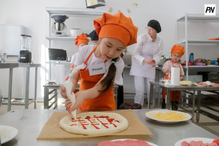В Павлодаре маленькие поварята соревновались в приготовлении пиццы