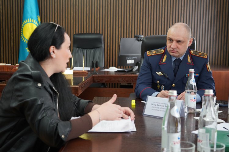 С какими вопросами десятки павлодарцев пришли к главе полиции области