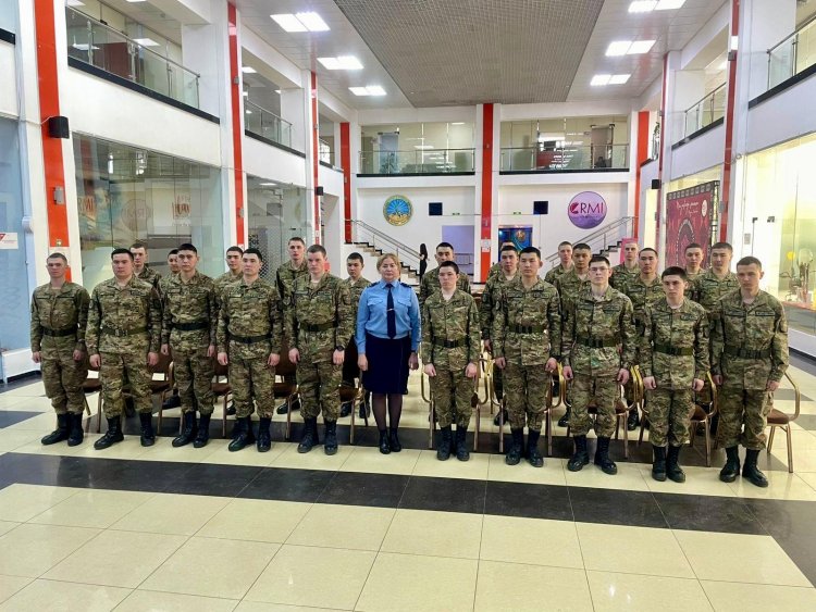 В Павлодаре солдатам показали фильм о подвиге героя