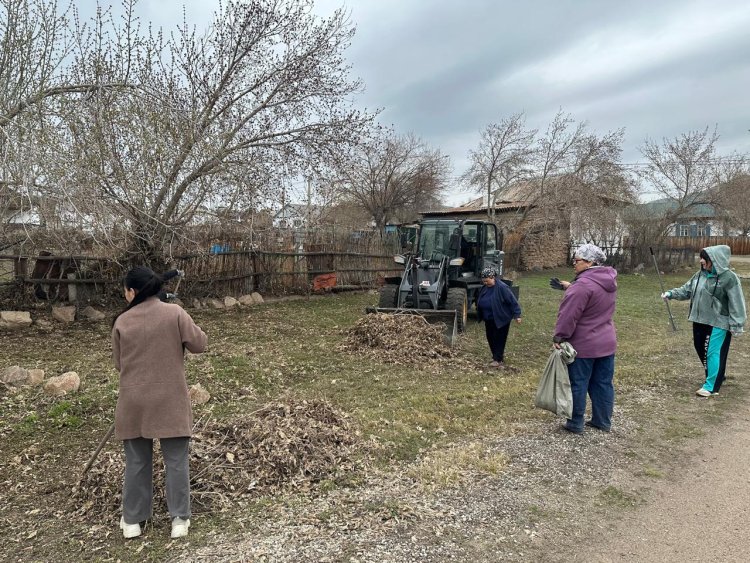 Несколько тонн мусора вывезли баянаульцы во время субботника