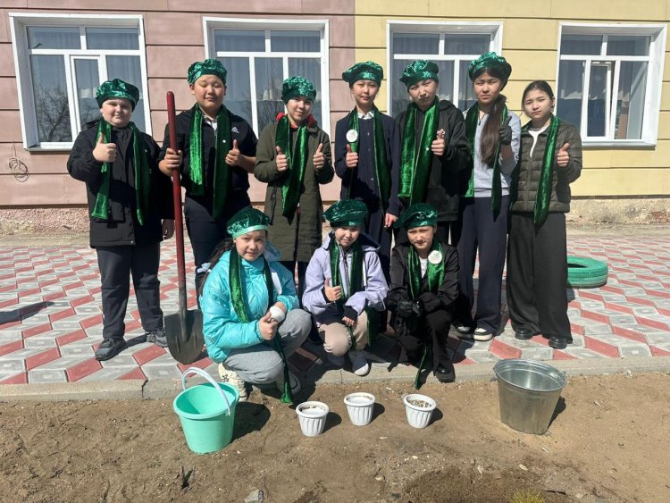 В Аккулы около тысячи школьников поддержали экологическую акцию