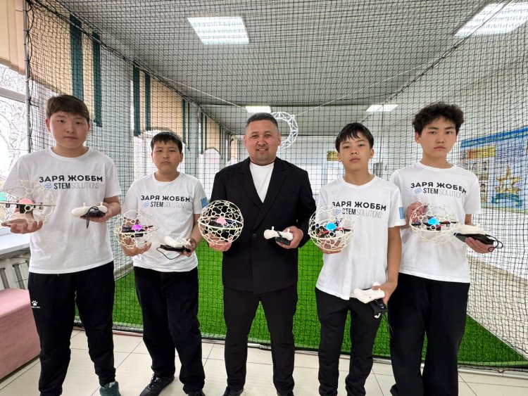 В школе Павлодарской области устроили дрон-футбол