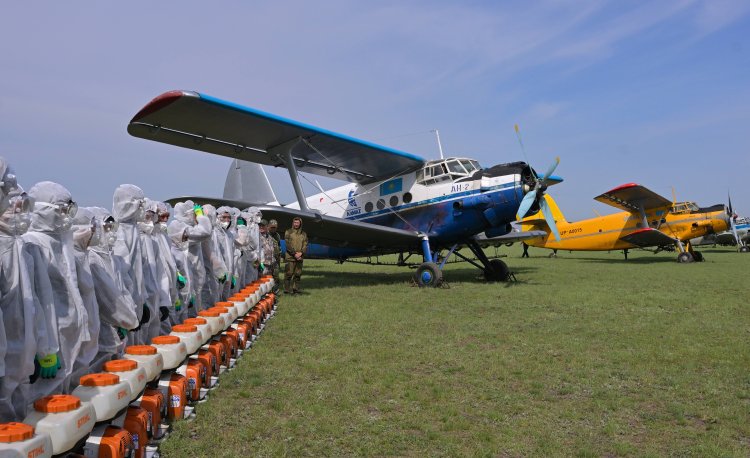 Десять авиабортов прибыли в Павлодарскую область для потравки гнуса