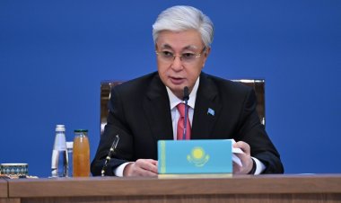 Мемлекет басшысы Саяси қуғын-сүргін және ашаршылық құрбандарына тағзым етті