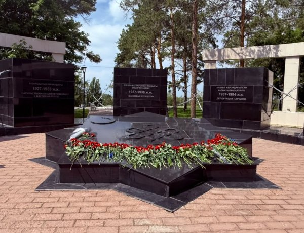 Павлодарцы почтили память жертв политических репрессий и голода