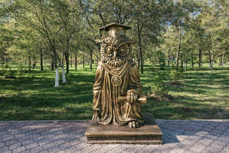 Новая арт-деталь города: в Павлодаре появилась «учёная» сова