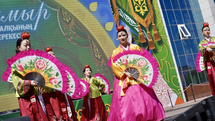 День единства народа Казахстана павлодарцы отметили масштабным праздником