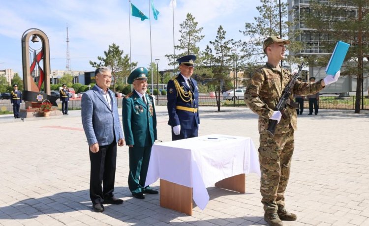 В Павлодаре молодые сотрудники ДЧС приняли присягу
